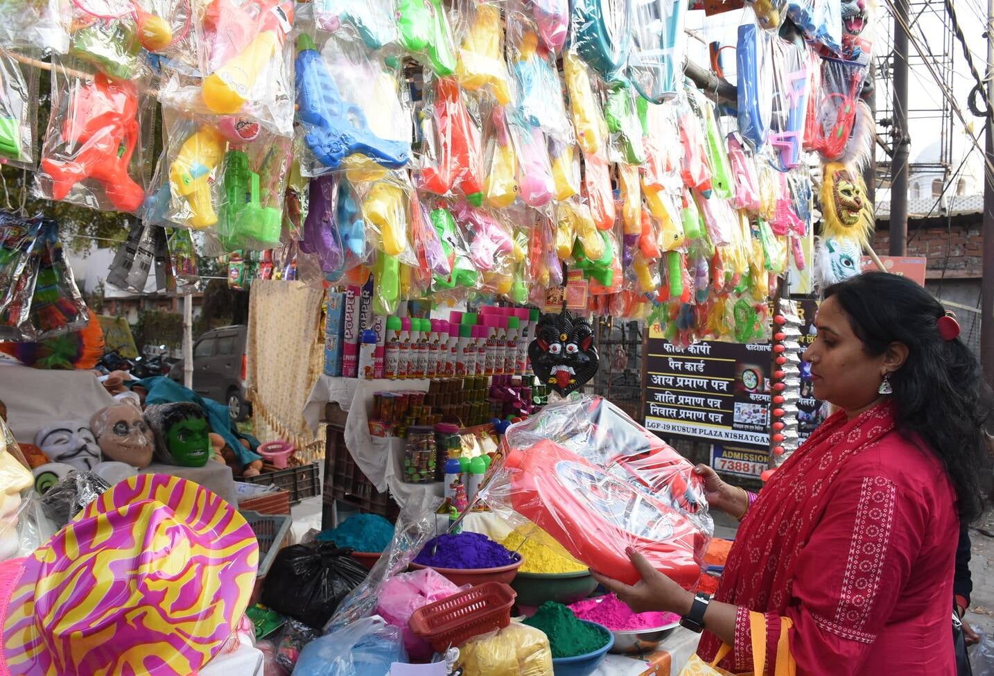 राजधानी में चढ़ा होली का खुमार। राजधानी में चढ़ा होली का खुमार।