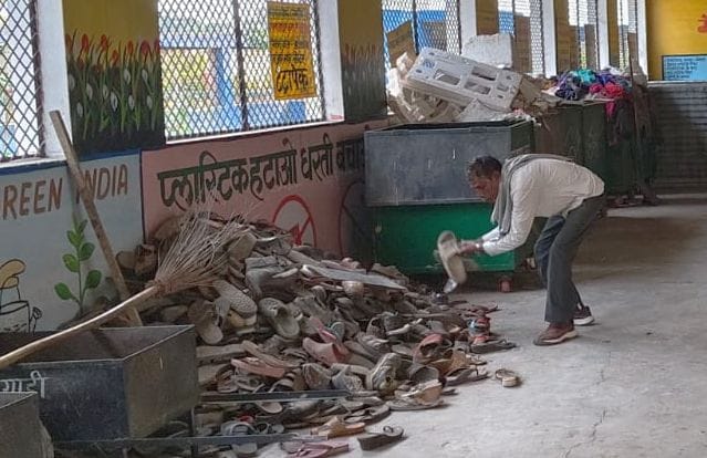 सिराथू कस्बे में लगा कूड़े का ढेर। संवाद सिराथू कस्बे में लगा कूड़े का ढेर। संवाद