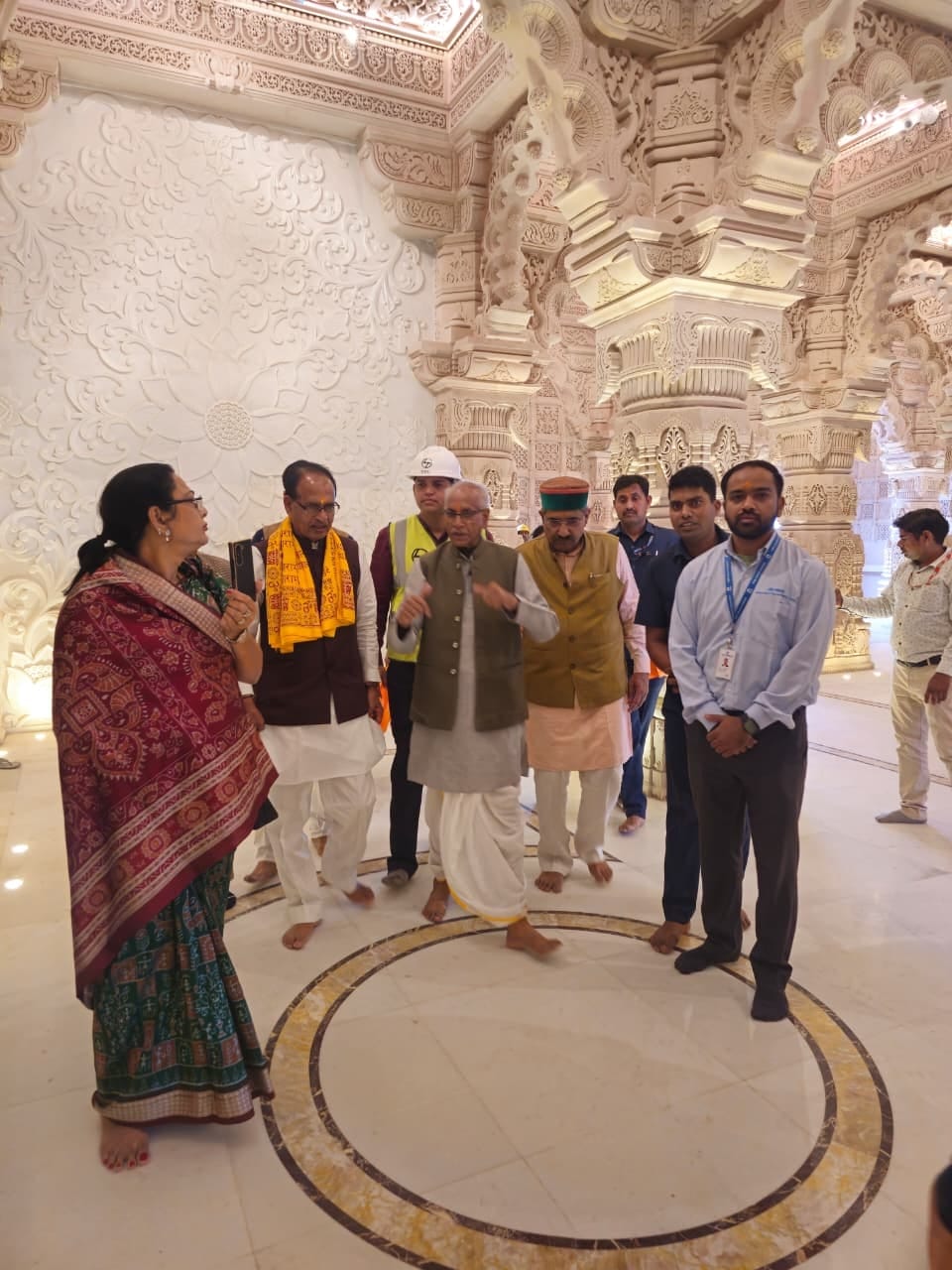 25- कृषि विज्ञान केंद्र में किसानों से संवाद करते केंद्रीय कृषि मंत्री- संवाद