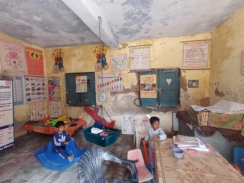 अंबाला छावनी के बारह क्रास रोड स्थित सामुदायिक भवन के परिसर में चल रही छपरबंद मोहल्ला की आंगनब
