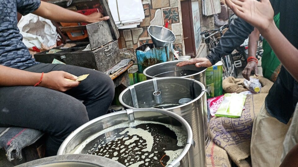 बिक्री के लिए रखा गया तेल। संवाद बिक्री के लिए रखा गया तेल। संवाद