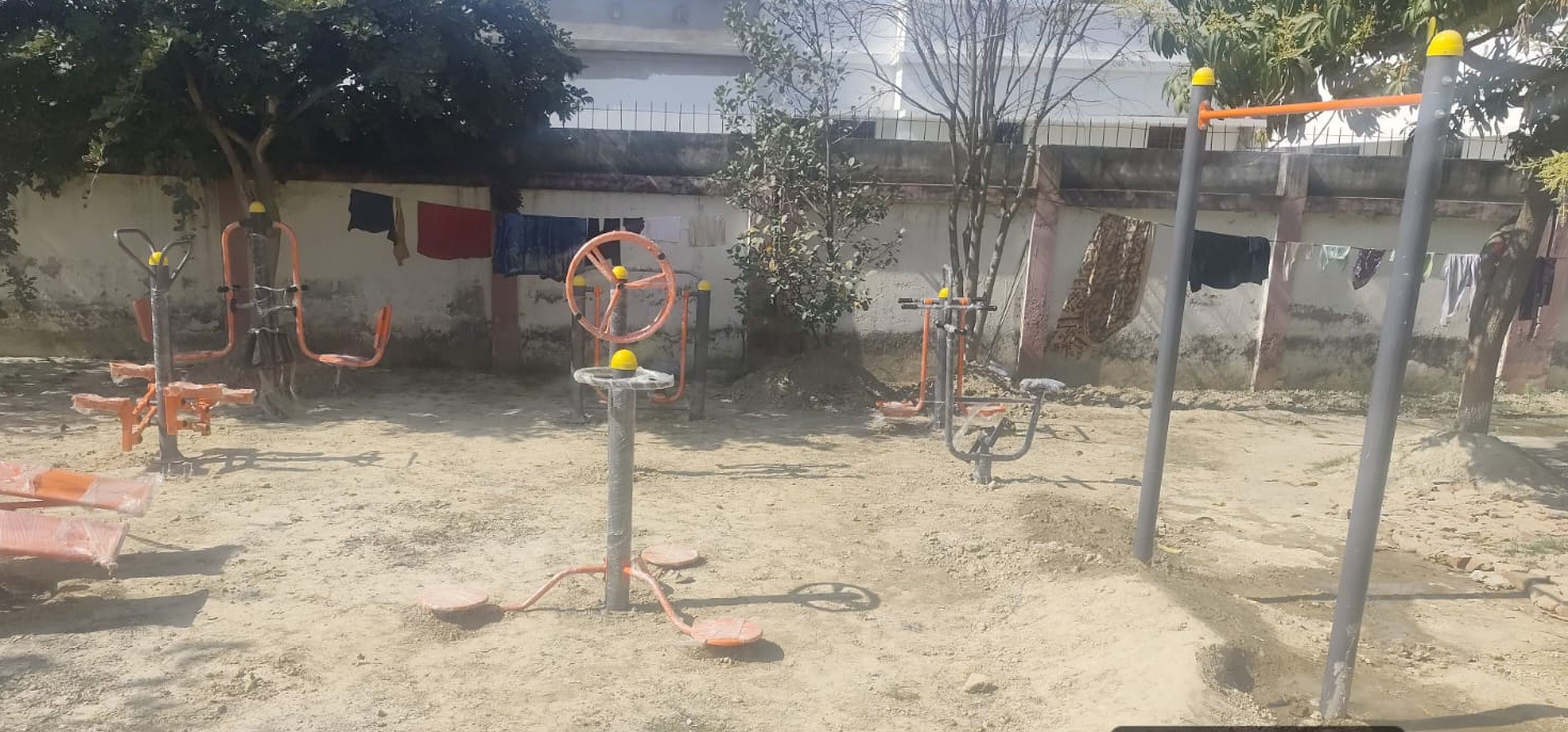 फोटो-01-कस्तूरबा गांधी विद्यालय में ओपेन जिम में लाए गए उपकरण। स्रोत स्वयं फोटो-01-कस्तूरबा गांधी विद्यालय में ओपेन जिम में लाए गए उपकरण। स्रोत स्वयं