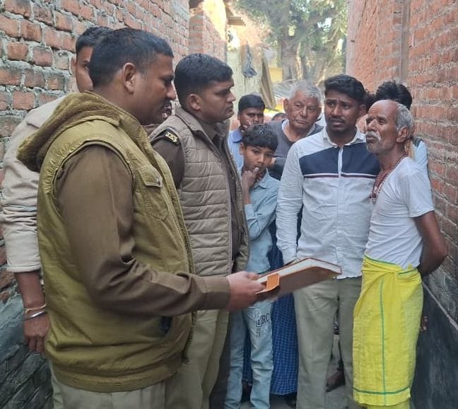 फोटो-20- फटा कान दिखाती पीड़िता उमा। संवाद फोटो-20- फटा कान दिखाती पीड़िता उमा। संवाद