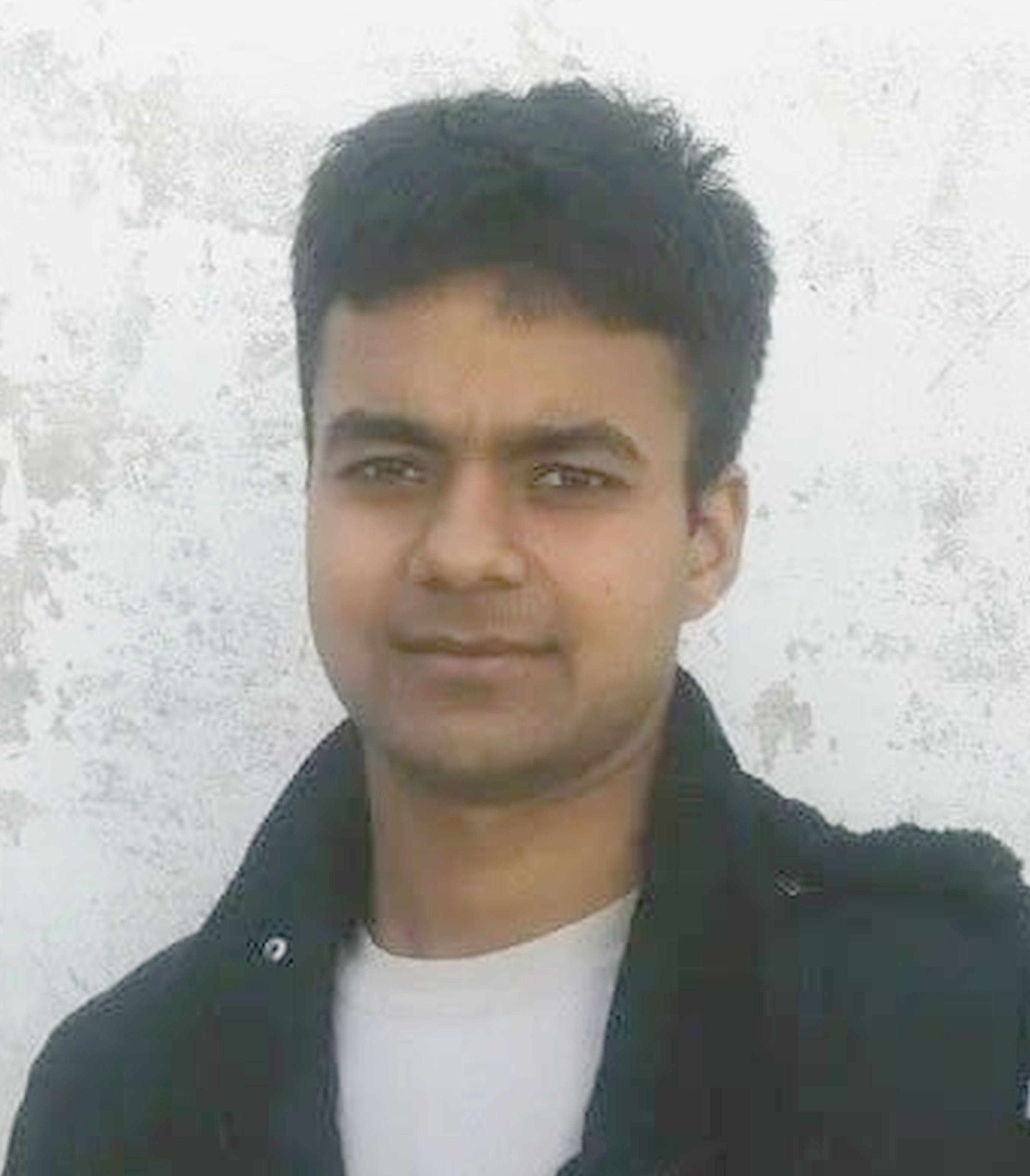 फोटो-24- गांव में अंतिम संस्कार के दौरान मौजूद फोर्स के अधिकारी, ग्रामीण व परिजन। संवाद फोटो-24- गांव में अंतिम संस्कार के दौरान मौजूद फोर्स के अधिकारी, ग्रामीण व परिजन। संवाद