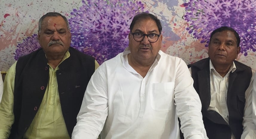 फोटो-62: बहादुरगढ़ में आयोजित श्रद्धांजलि सभा में स्व. नफे सिंह राठी को नमन करते अभय चौटाला। संव फोटो-62: बहादुरगढ़ में आयोजित श्रद्धांजलि सभा में स्व. नफे सिंह राठी को नमन करते अभय चौटाला। संव