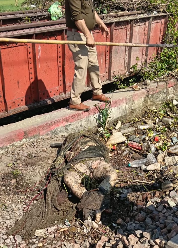 फोटो-89: बहादुरगढ़ के रोहद के पास नहर में इस तरह कंबल में लिपटा मिला महिला का शव। स्रोत पुलिस