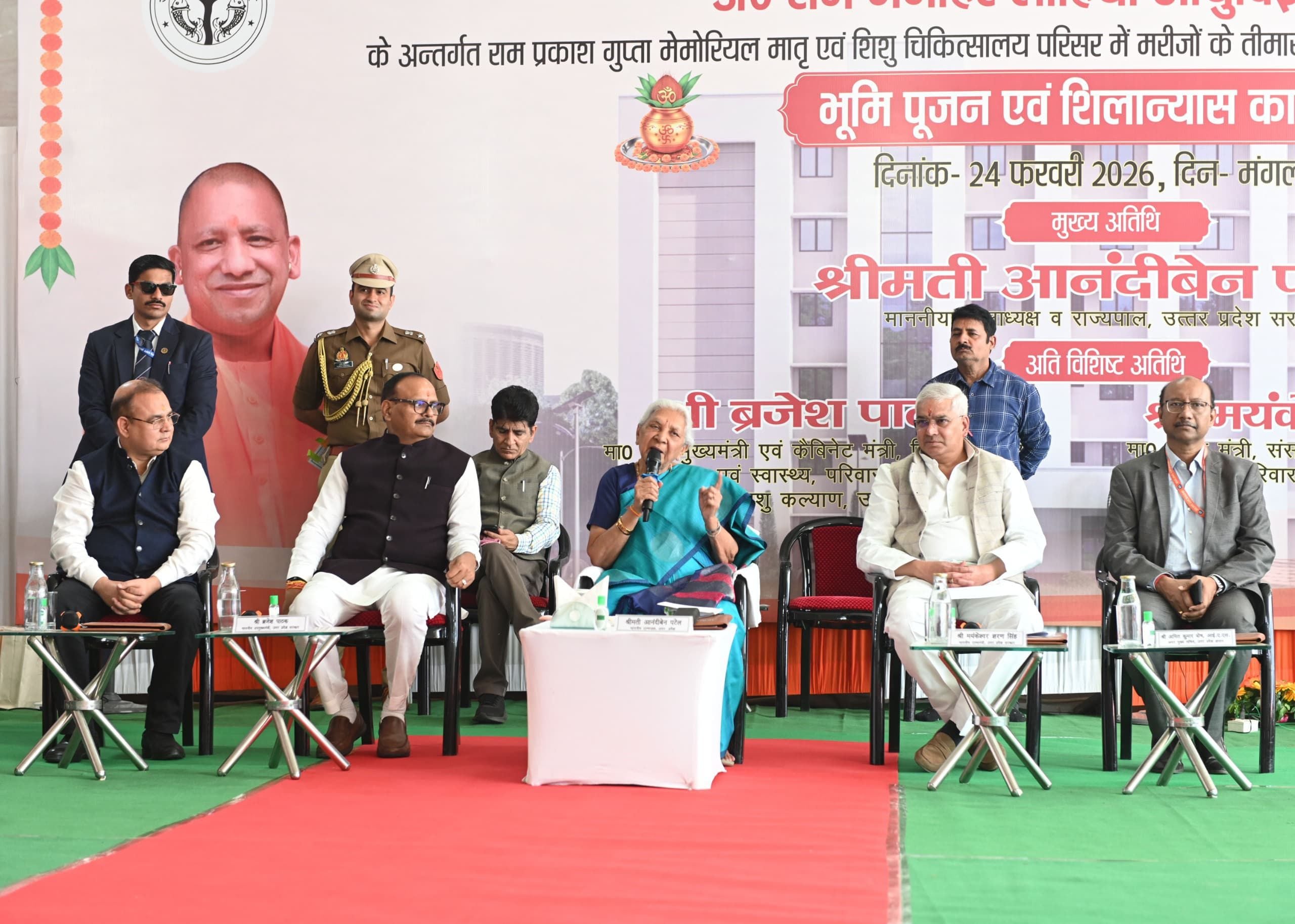 कार्यक्रम में पहुंची राज्यपाल, डिप्टी सीएम व अन्य।
