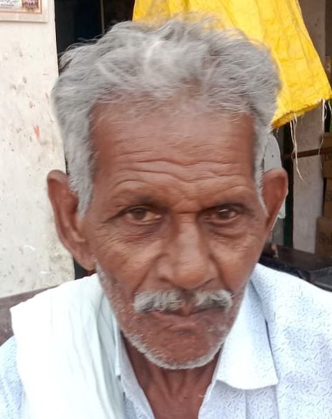 कोतवाली के सामने स्थित अस्थाई बसअड्डे में वाटर कूलर की टूटी टोटी।  संवाद