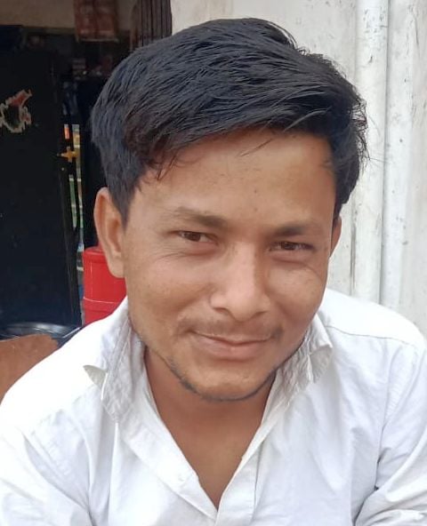कोतवाली के सामने स्थित अस्थाई बसअड्डे में वाटर कूलर की टूटी टोटी।  संवाद