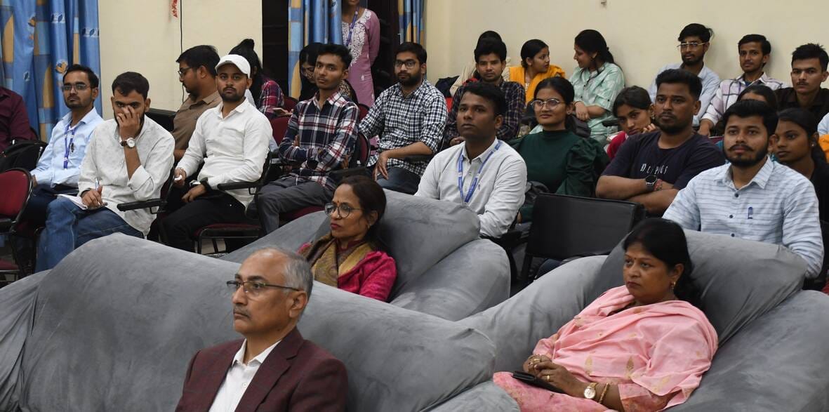 लखनऊ विश्वविद्यालय के गणित एवं खगोल विज्ञान विभाग की ओर से मंगलवार को युवा गणितज्ञ सम्मेलन 2026 लखनऊ विश्वविद्यालय के गणित एवं खगोल विज्ञान विभाग की ओर से मंगलवार को युवा गणितज्ञ सम्मेलन 2026