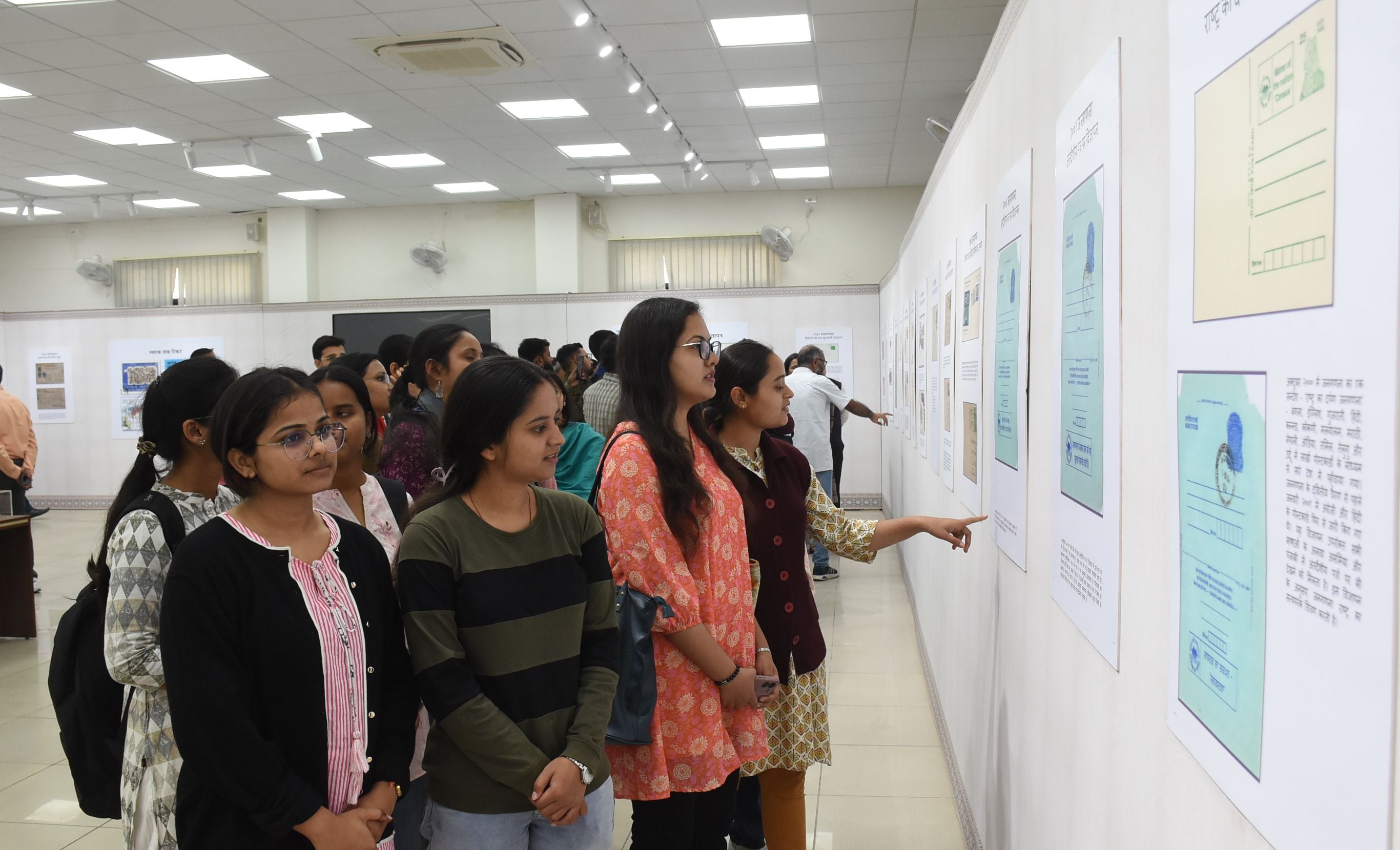 राजकीय अभिलेखागार के शहीद स्मृति भवन में लगी प्रदर्शनी। -संवाद