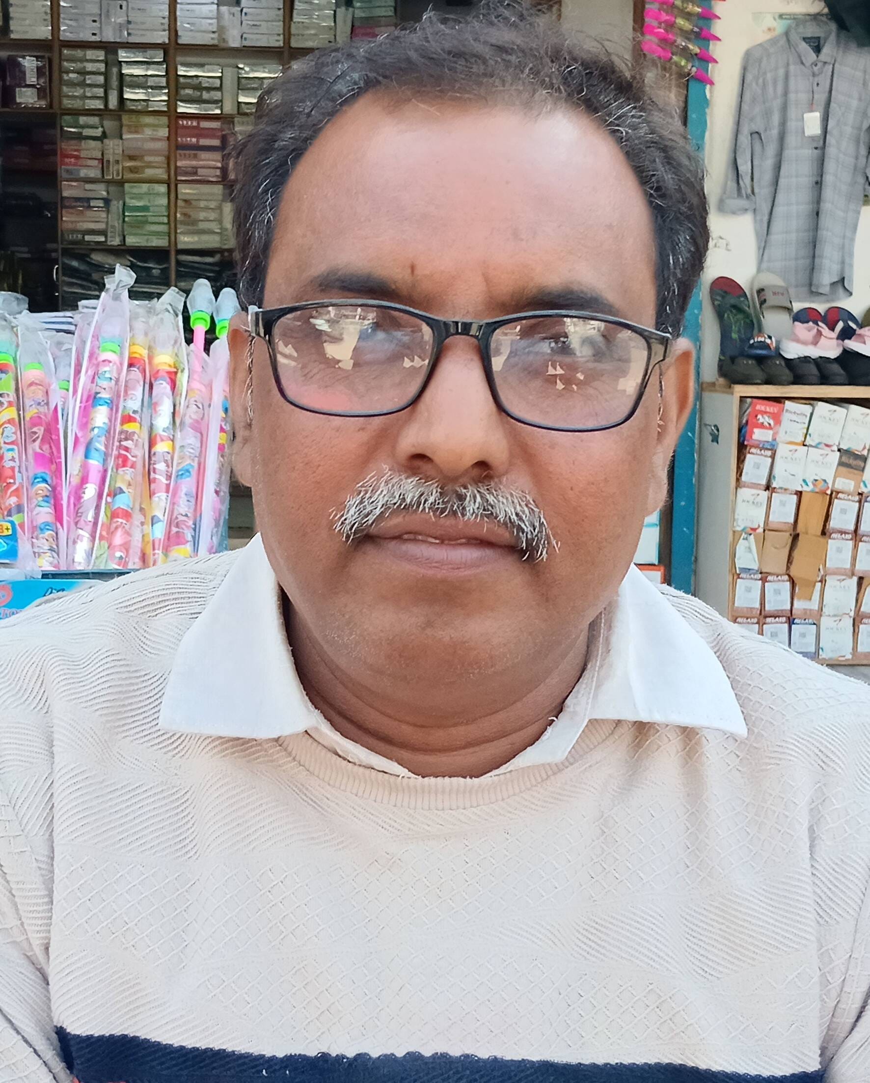 फोटो संख्या:68 होली पर्व के लिए शहर के विश्वकर्मा चौक पर लगी स्टॉल। संवाद फोटो संख्या:68 होली पर्व के लिए शहर के विश्वकर्मा चौक पर लगी स्टॉल। संवाद