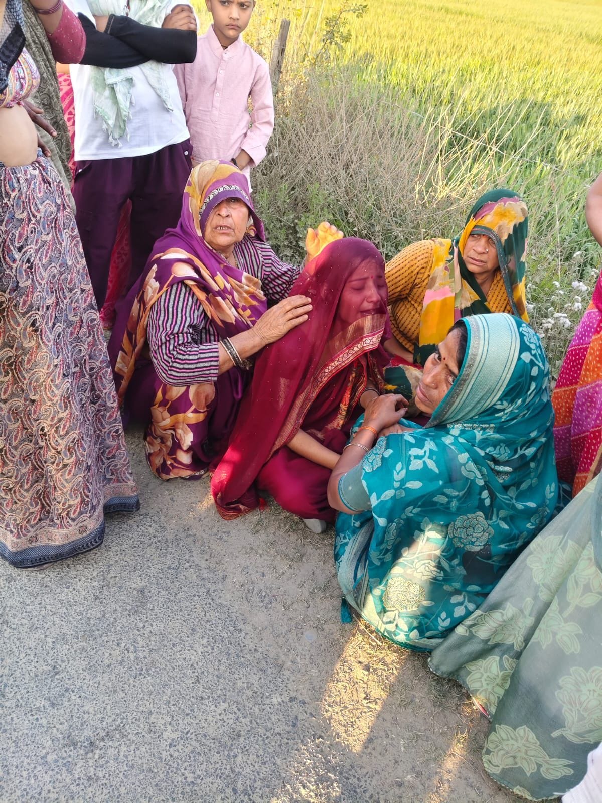 फोटो7 लूट की घटना के बाद मौके पर जांच करते एसपी सिटी। संवाद फोटो7 लूट की घटना के बाद मौके पर जांच करते एसपी सिटी। संवाद
