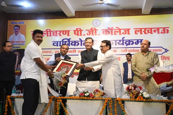 कालीचरण कॉलेज के वार्षिकोत्सव में विधानसभा अध्यक्ष सतीश महाना शामिल हुए। कालीचरण कॉलेज के वार्षिकोत्सव में विधानसभा अध्यक्ष सतीश महाना शामिल हुए।