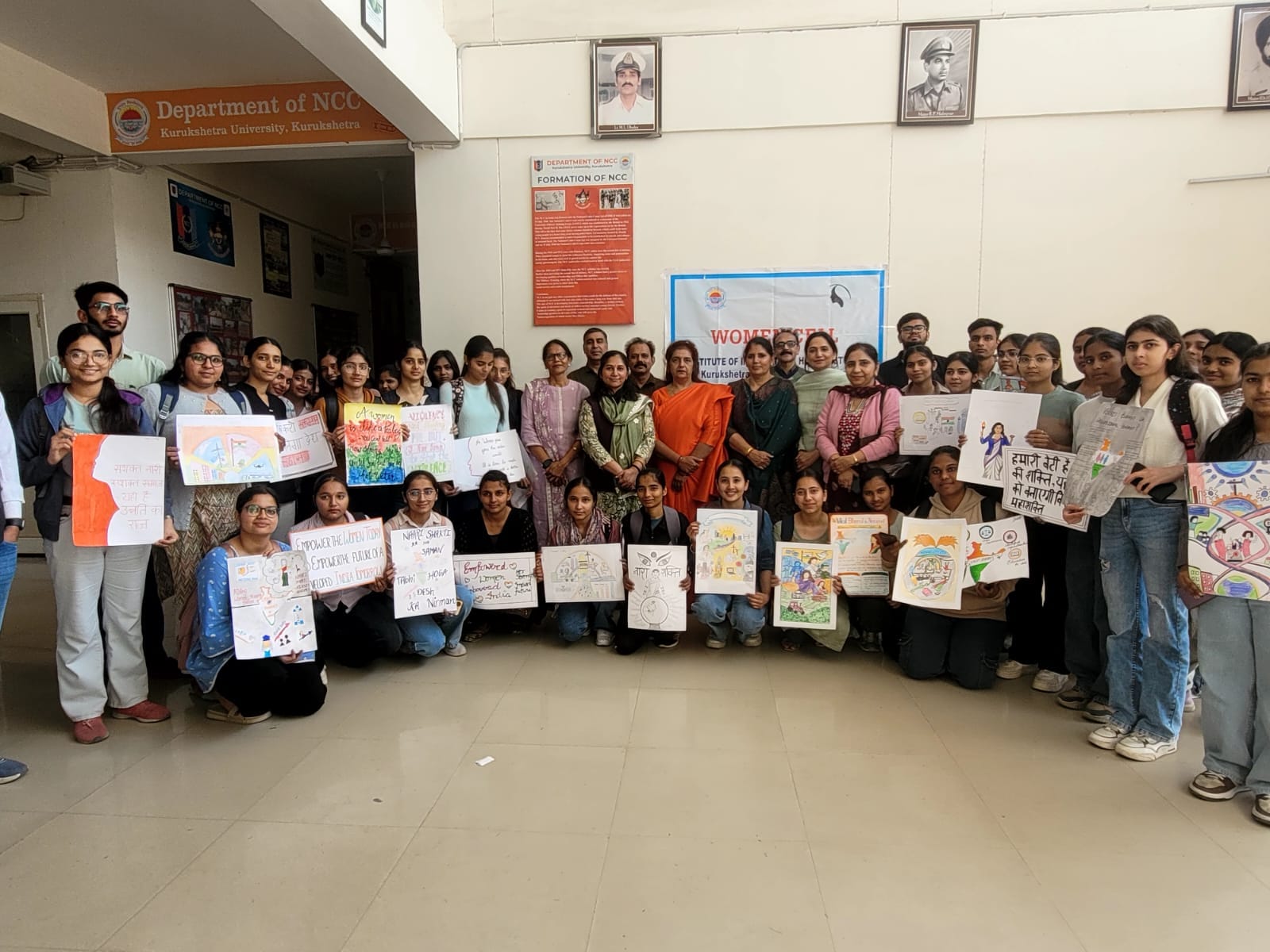 कुरुक्षेत्र। विद्यार्थियों को प्रोत्साहित करती प्राचार्य व अन्य शिक्षक। स्वयं कुरुक्षेत्र। विद्यार्थियों को प्रोत्साहित करती प्राचार्य व अन्य शिक्षक। स्वयं