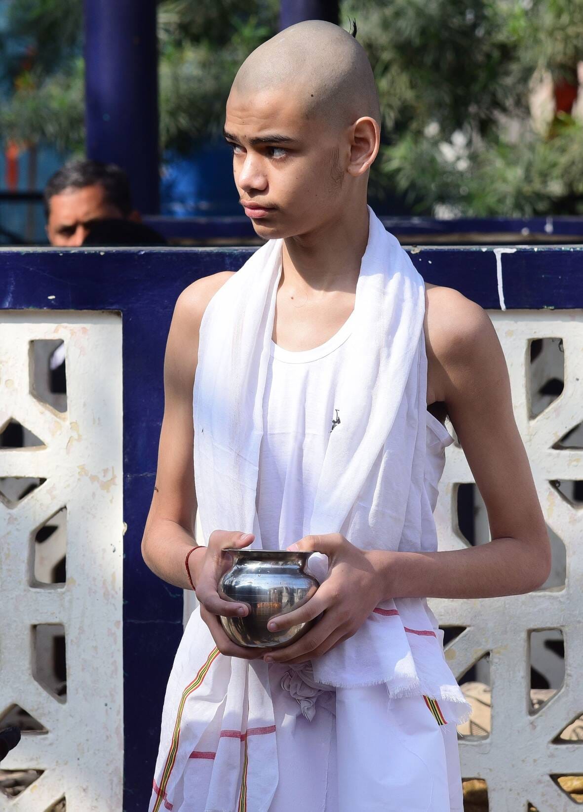 पुलिस की गिरफ्त में आरोपी। घर पर बिलखते लोग। शव को मुखाग्नि देता भतीजा। 