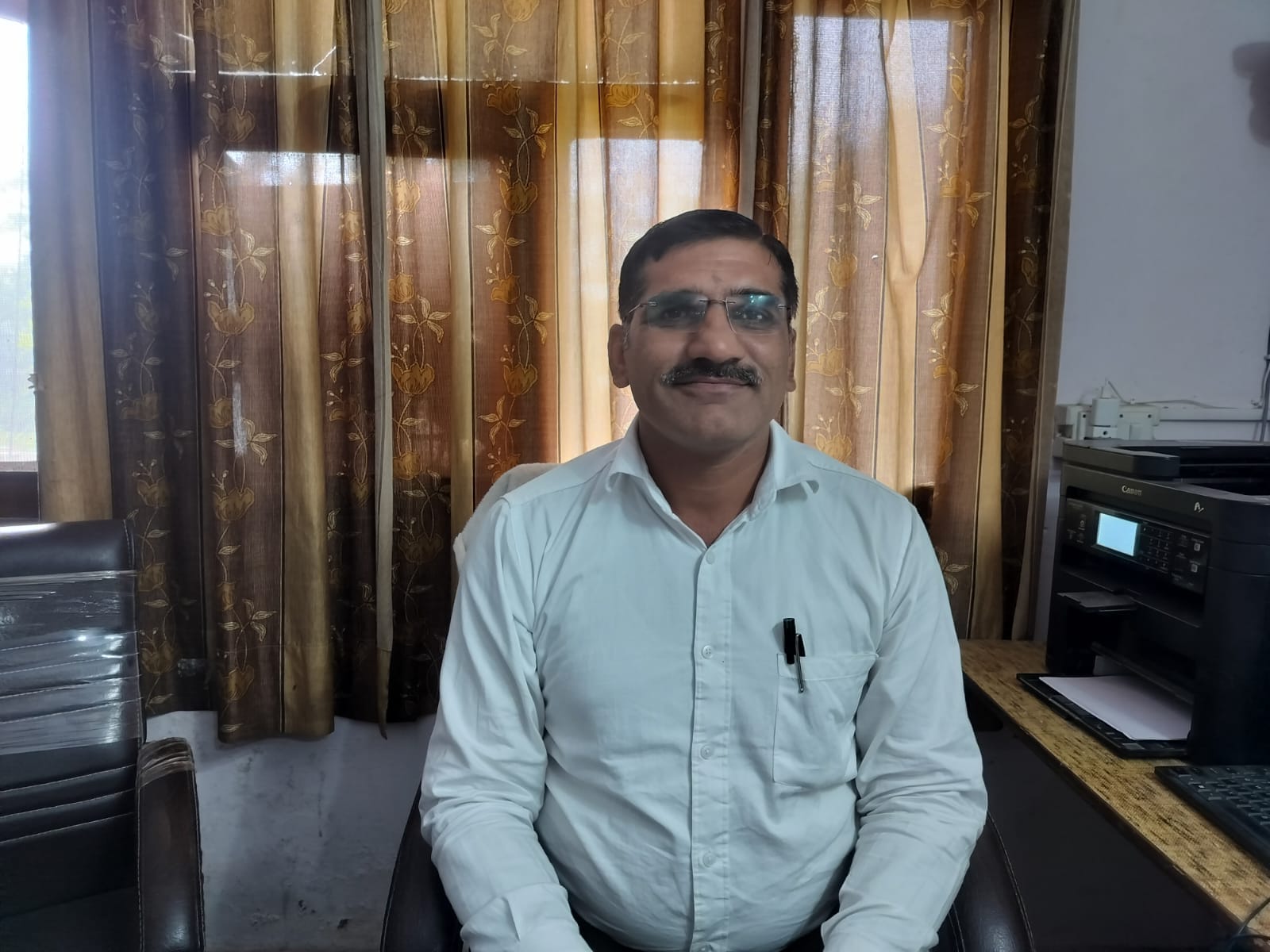 शिक्षा विभाग में जमा कराए गए टैब। संवाद