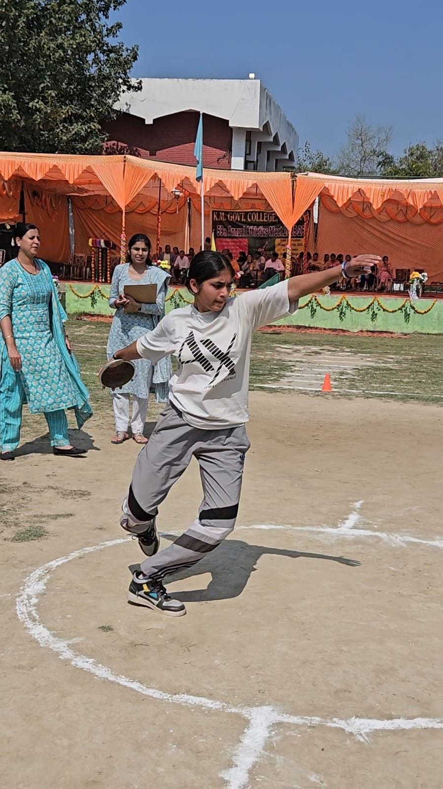 26जेएनडी15: दौड़ लगाते हुए खिलाड़ी। संवाद।