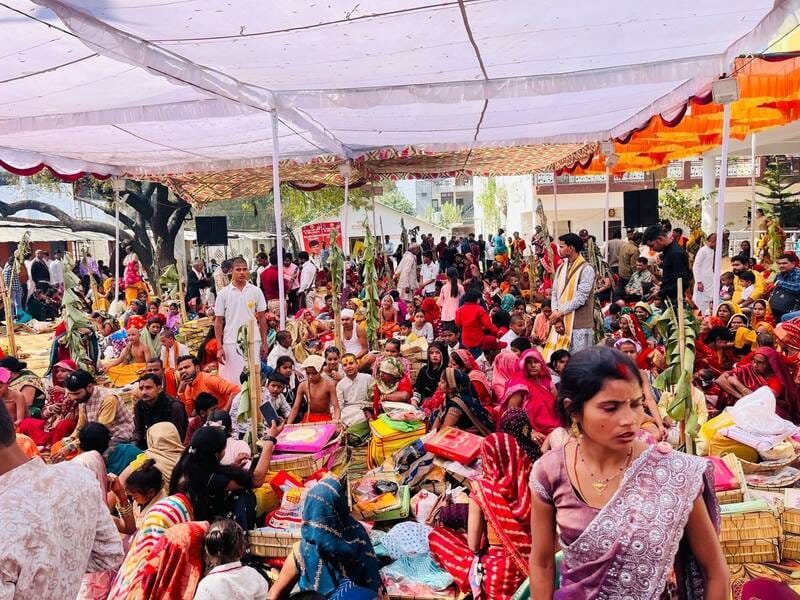 बटुकों का सामूहिक यज्ञोपवीत संस्कार बटुकों का सामूहिक यज्ञोपवीत संस्कार