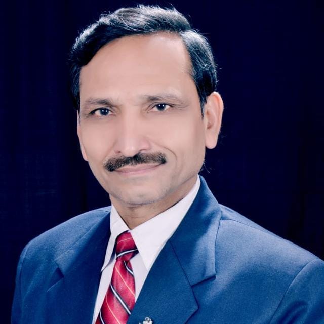 फोटो 16 बाजार में सड़क किनारे बिक्री के लिए रखा गुलाल। संवाद
