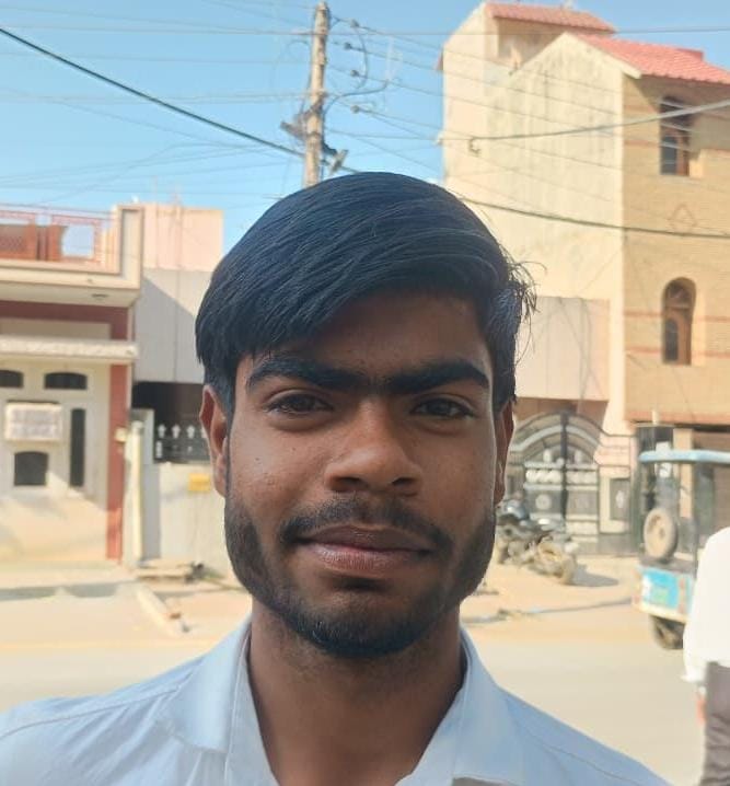 फोटो : हिंदू विद्यालय परीक्षा केंद्र से राजनीतिक विज्ञान का पेपर देकर बाहर निकलते परीक्षार्थी। फोटो : हिंदू विद्यालय परीक्षा केंद्र से राजनीतिक विज्ञान का पेपर देकर बाहर निकलते परीक्षार्थी।