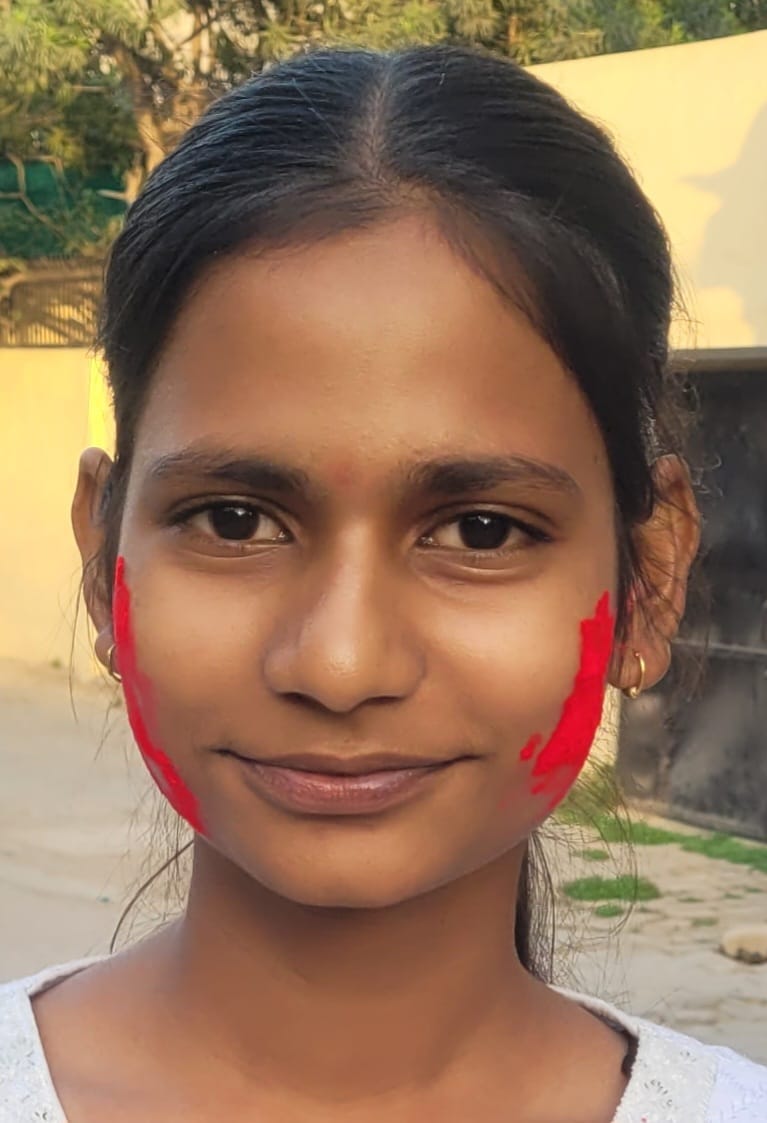 हाईस्कूल की परीक्षा देने के बाद परीक्षा केंद्र से बाहर निकलते विद्यार्थी। स्रोत विद्यालय