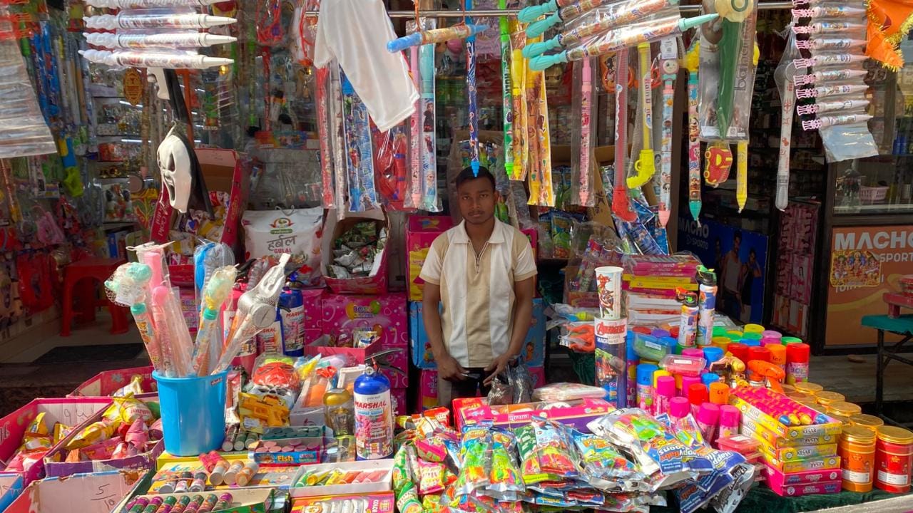 कुरुक्षेत्र। डीजे कार्यक्रमों के लिए सिलेंडर कलर । संवाद कुरुक्षेत्र। डीजे कार्यक्रमों के लिए सिलेंडर कलर । संवाद