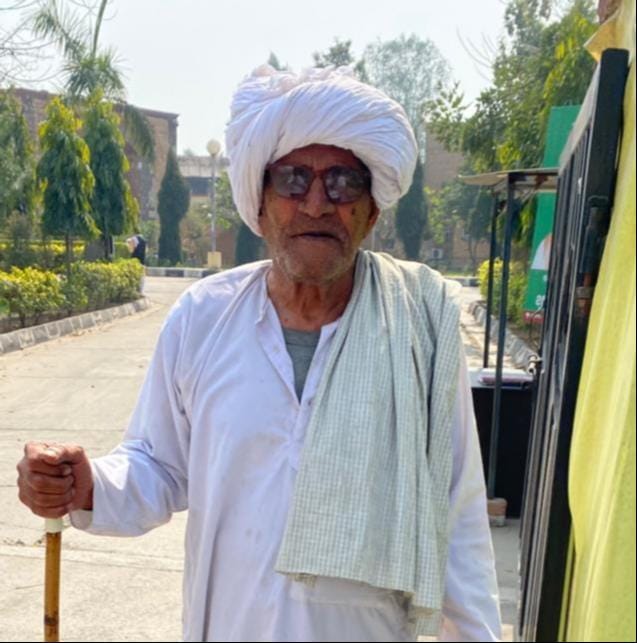 कुरुक्षेत्र। पत्रकारों से बातचीत करते उप प्रधान अशोक रोशा व अन्य। संवाद कुरुक्षेत्र। पत्रकारों से बातचीत करते उप प्रधान अशोक रोशा व अन्य। संवाद