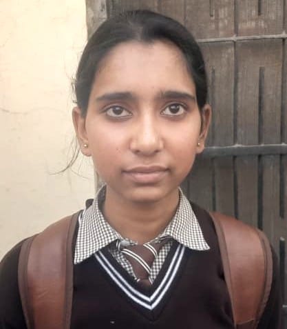परीक्षा केंद्र के बाहर आते परीक्षार्थी। संवाद परीक्षा केंद्र के बाहर आते परीक्षार्थी। संवाद