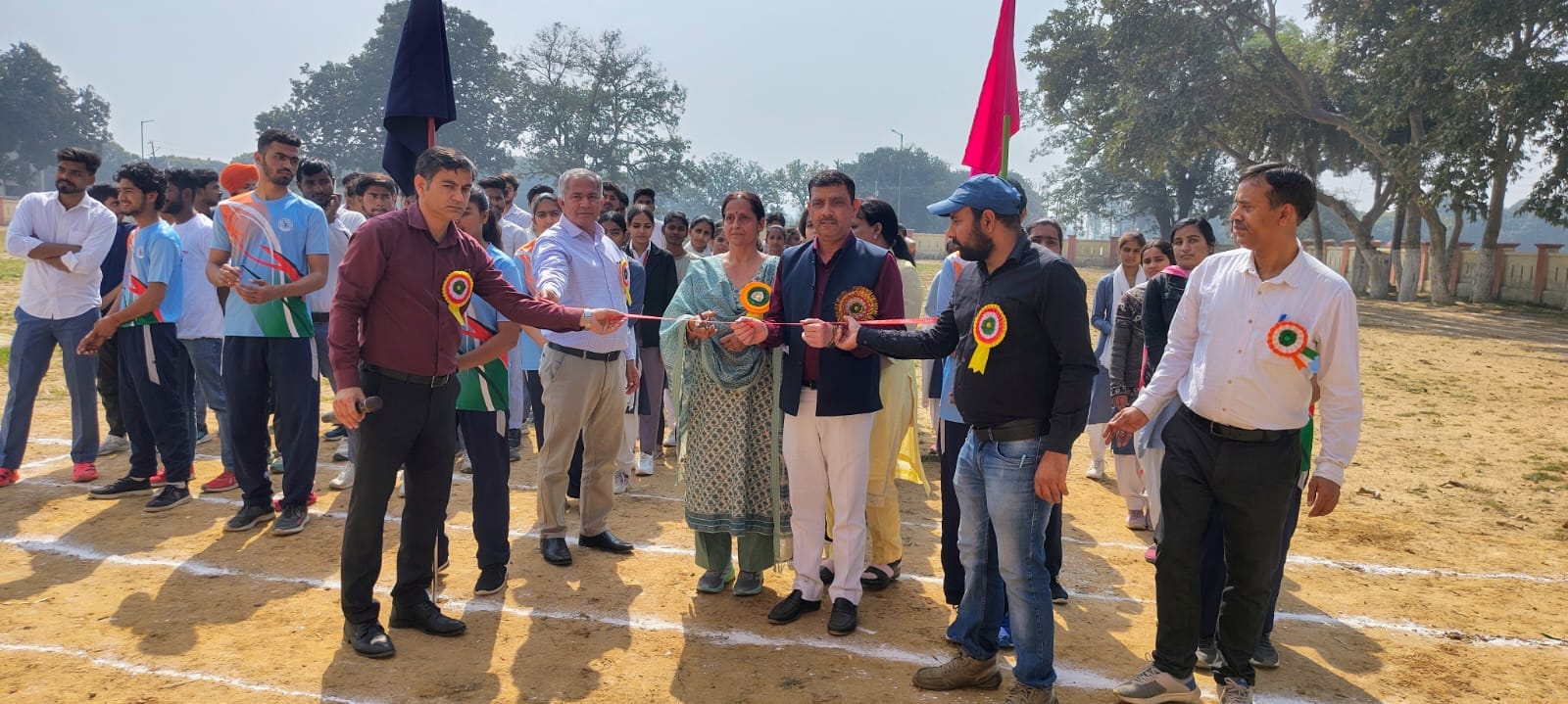 राजकीय महाविद्यालय में खेल प्रतियोगिता में शामिल छात्र स्रोत संवाद