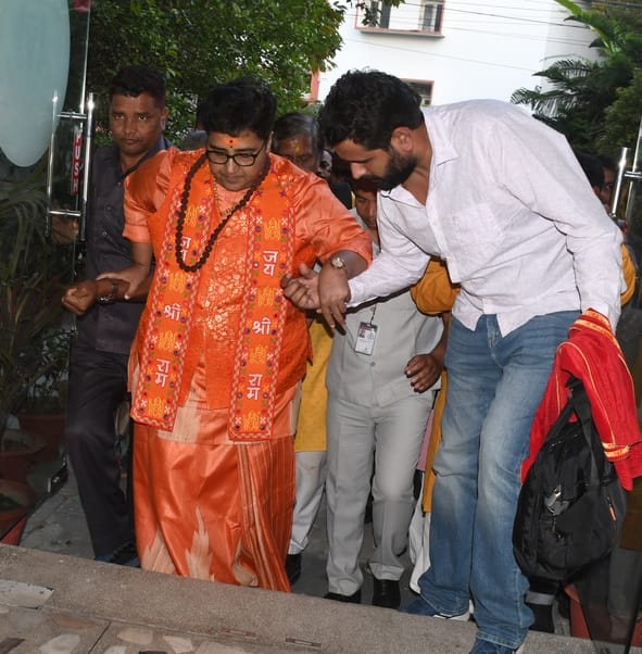 सावकर विचार मंच की ओर से वीर विनायक दामोदर सावरक की पुण्य तिथि पर श्रद्धांजलि सभा हुई। 