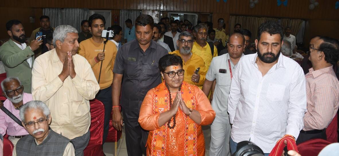 सावकर विचार मंच की ओर से वीर विनायक दामोदर सावरक की पुण्य तिथि पर श्रद्धांजलि सभा हुई। 