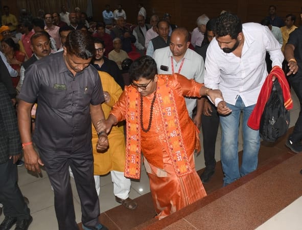 सावकर विचार मंच की ओर से वीर विनायक दामोदर सावरक की पुण्य तिथि पर श्रद्धांजलि सभा हुई। 