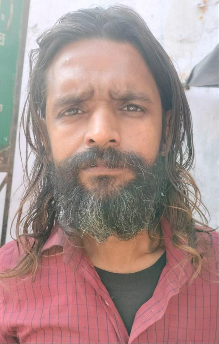 शहर के पटियाली गेट पर खराब पड़ा हैंडपंप। संवाद
