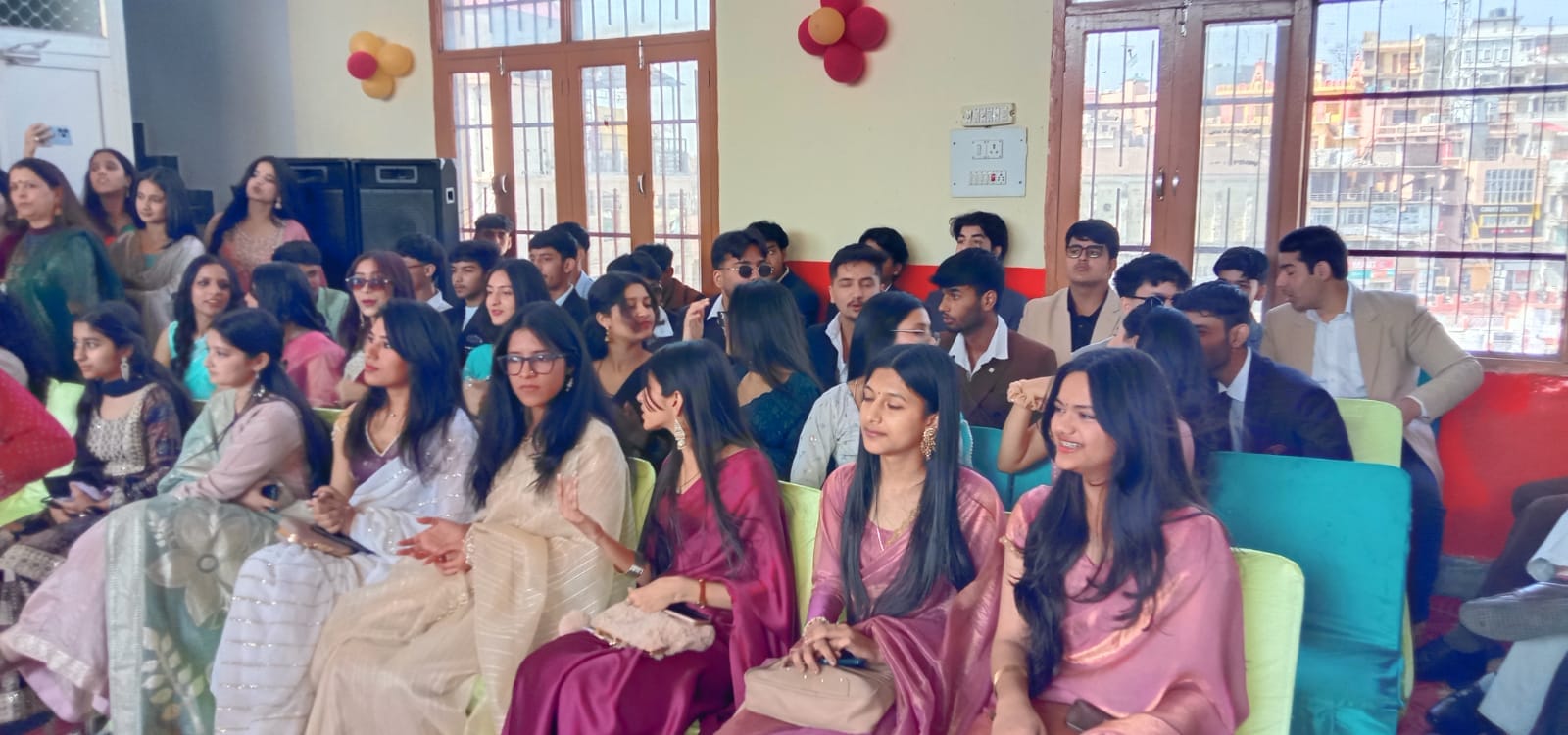 एवीएन स्कूल नाहन में आयोजित कार्यक्रम में प्रधानाचार्य केके चंदोला, स्कूल स्टाफ और अभिभावक। सं एवीएन स्कूल नाहन में आयोजित कार्यक्रम में प्रधानाचार्य केके चंदोला, स्कूल स्टाफ और अभिभावक। सं