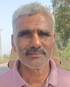 फोटो 05 बहलबा माइनर में पानी न आने से नाराज माइनर दिखाते किसान । संवाद फोटो 05 बहलबा माइनर में पानी न आने से नाराज माइनर दिखाते किसान । संवाद