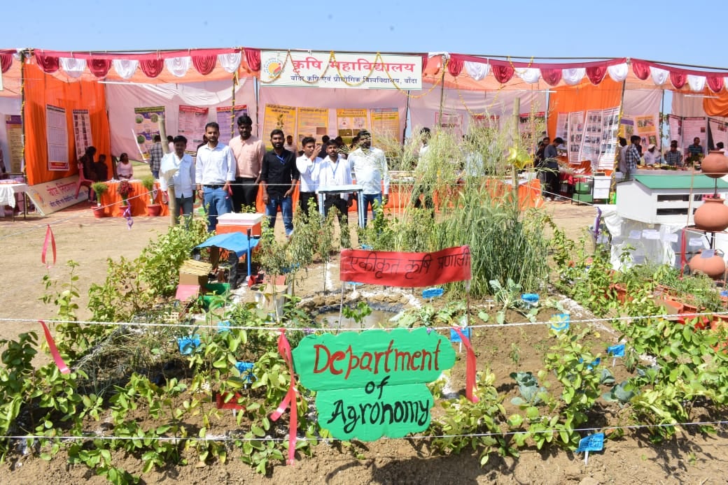 फोटो- 17 किसान मेले के दूसरे दिन मंच में महिला शक्ति का रहा बोलबाला। संवाद फोटो- 17 किसान मेले के दूसरे दिन मंच में महिला शक्ति का रहा बोलबाला। संवाद