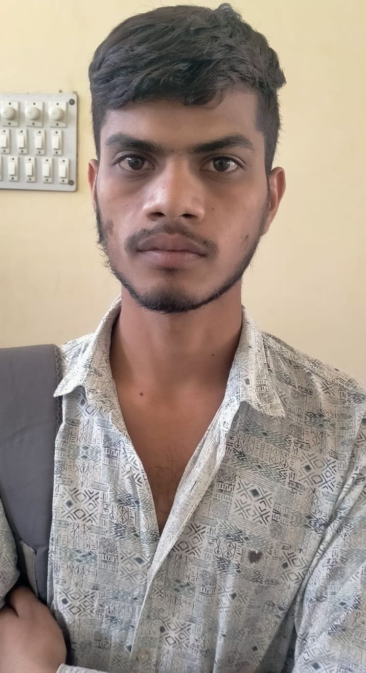 फोटो संख्या:66- राजकीय औद्योगिक प्रशिक्षण संस्थान में आयोजित  रोजगार मेले में युवाओं को जानकार