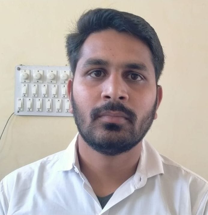 फोटो संख्या:66- राजकीय औद्योगिक प्रशिक्षण संस्थान में आयोजित  रोजगार मेले में युवाओं को जानकार