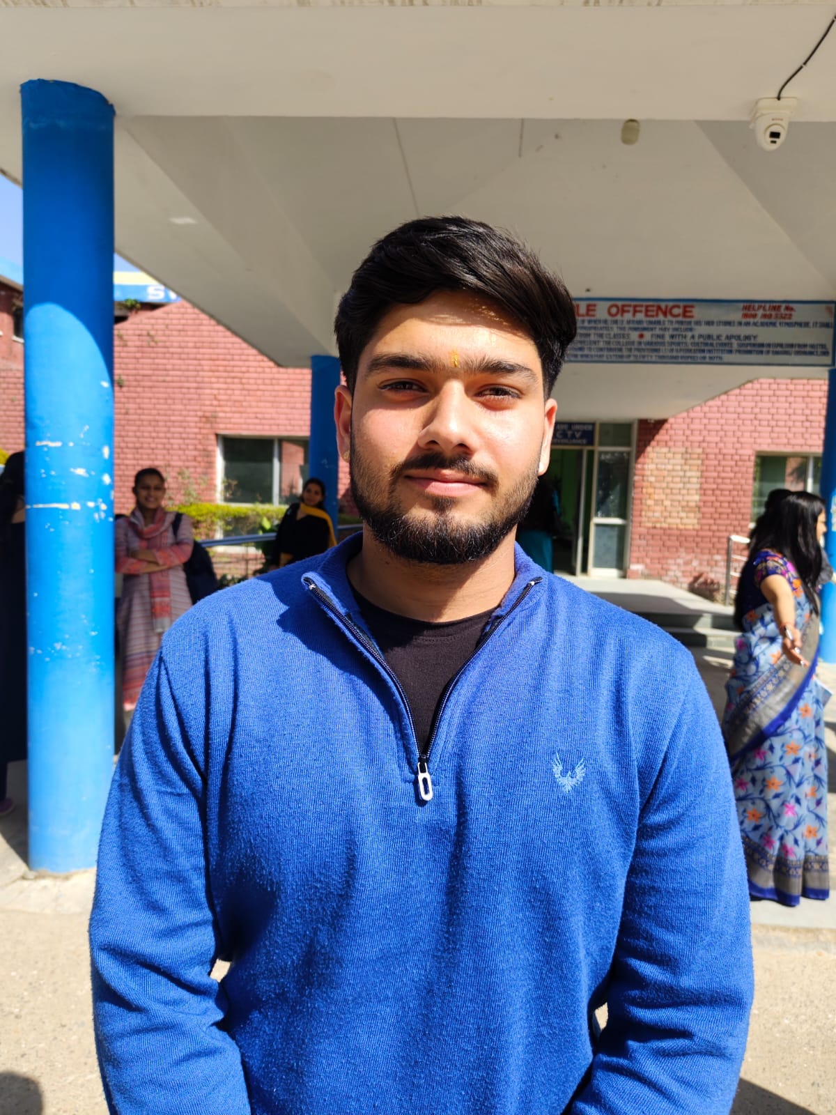 घुमारवीं कॉलेज में आयोजित पुलिस की पाठशाला कार्यक्रम में बच्चों को संबोधित करते डीएसपी घुमारवीं