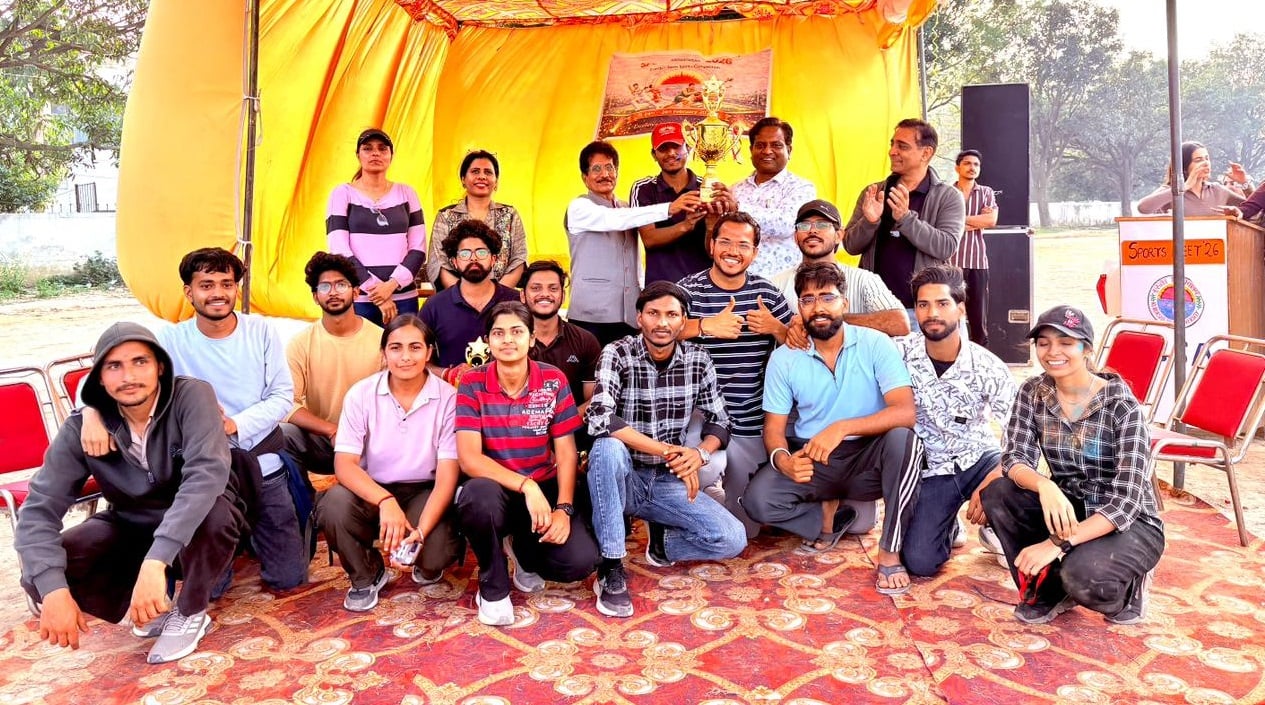 कुरुक्षेत्र। साई केंद्र में खिलाड़ियों का स्वागत करते  सीनियर कोच कुलदीप सिंह सहित अन्य सदस्य।
