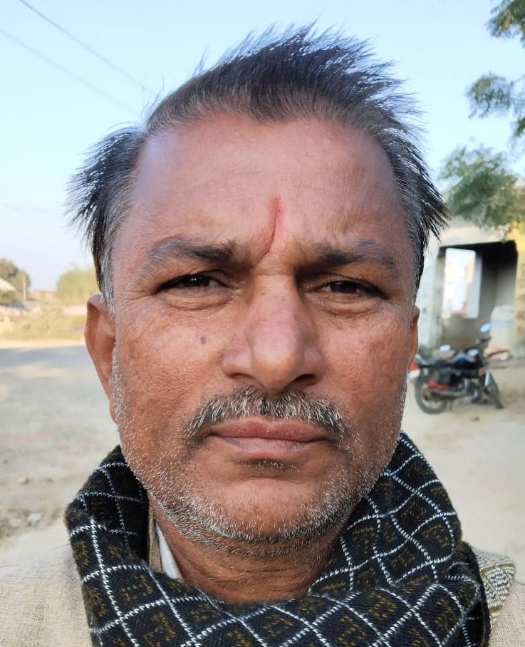 कौशाम्बी ब्लॉक परिसर में खुले विद्युत बोर्ड।  संवाद