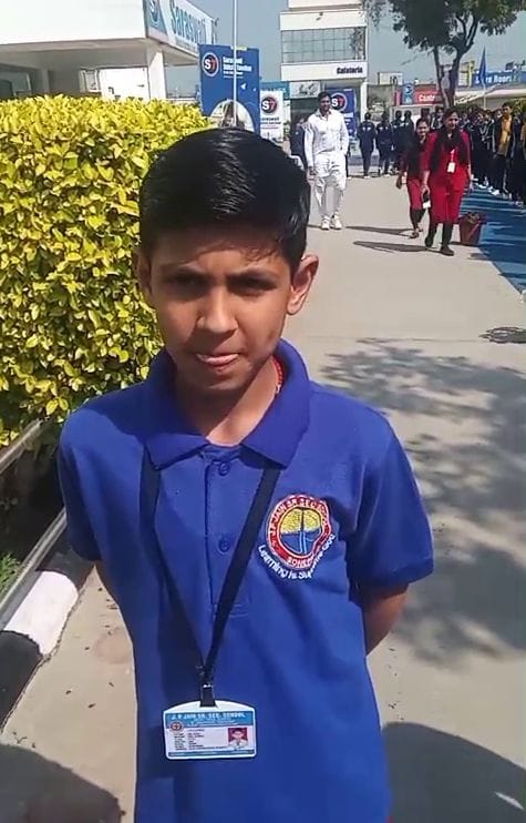 खुशी, मामचंद पब्लिक स्कूल। खुशी, मामचंद पब्लिक स्कूल।