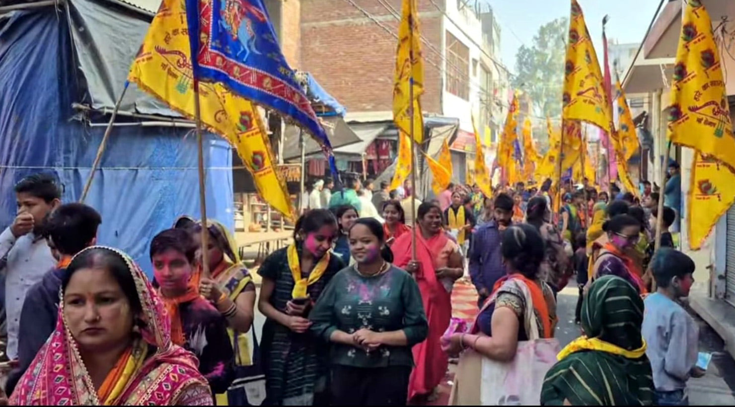 निशान यात्रा में शामिल श्याम भक्त। संवाद निशान यात्रा में शामिल श्याम भक्त। संवाद