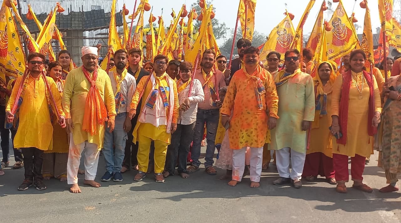 निशान यात्रा में शामिल श्याम भक्त। संवाद निशान यात्रा में शामिल श्याम भक्त। संवाद