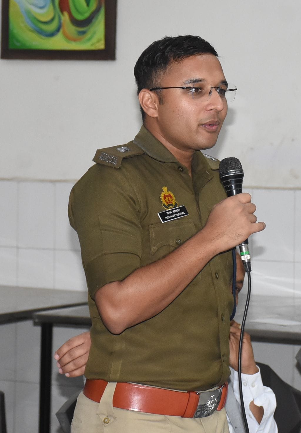 पुलिस की पाठशाला में जानकारी देते एडीसीपी नॉर्थ ऋषभ रूणवाल। पुलिस की पाठशाला में जानकारी देते एडीसीपी नॉर्थ ऋषभ रूणवाल।