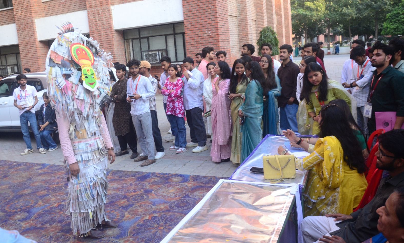 प्रतियोगिताओं में हिस्सा लेते प्रतिभागी। प्रतियोगिताओं में हिस्सा लेते प्रतिभागी।