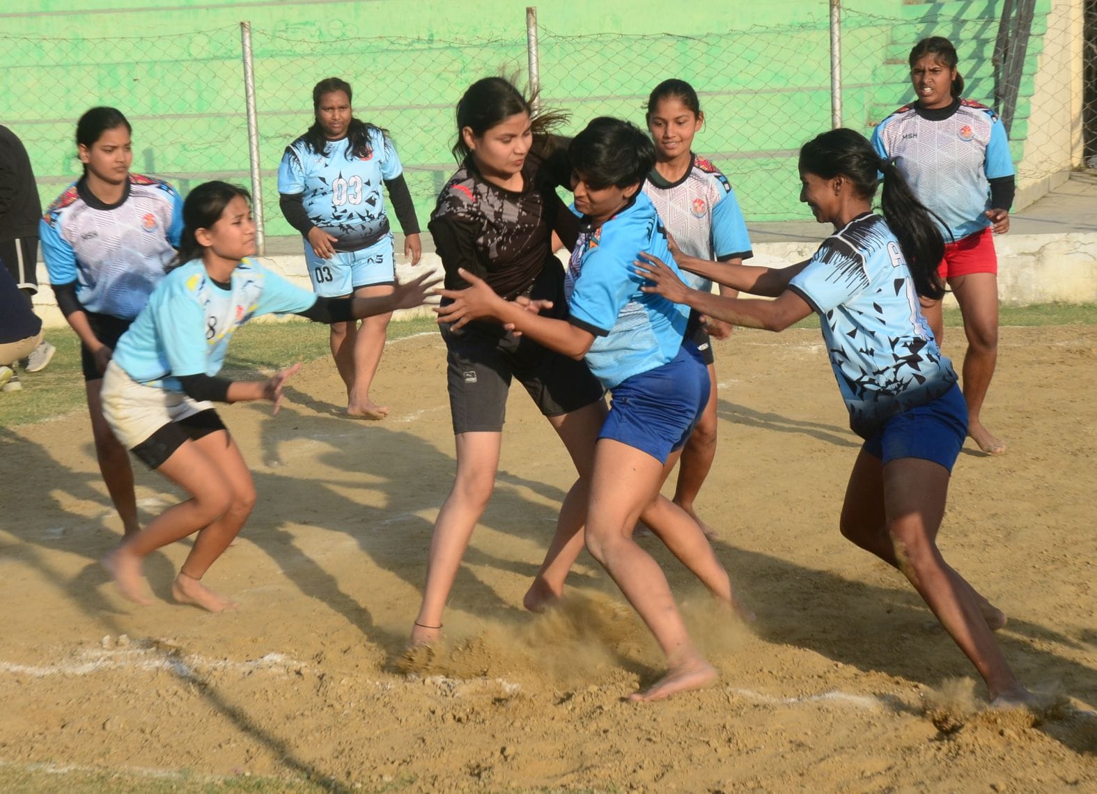 प्रतियोगिताओं में हिस्सा लेते प्रतिभागी। प्रतियोगिताओं में हिस्सा लेते प्रतिभागी।