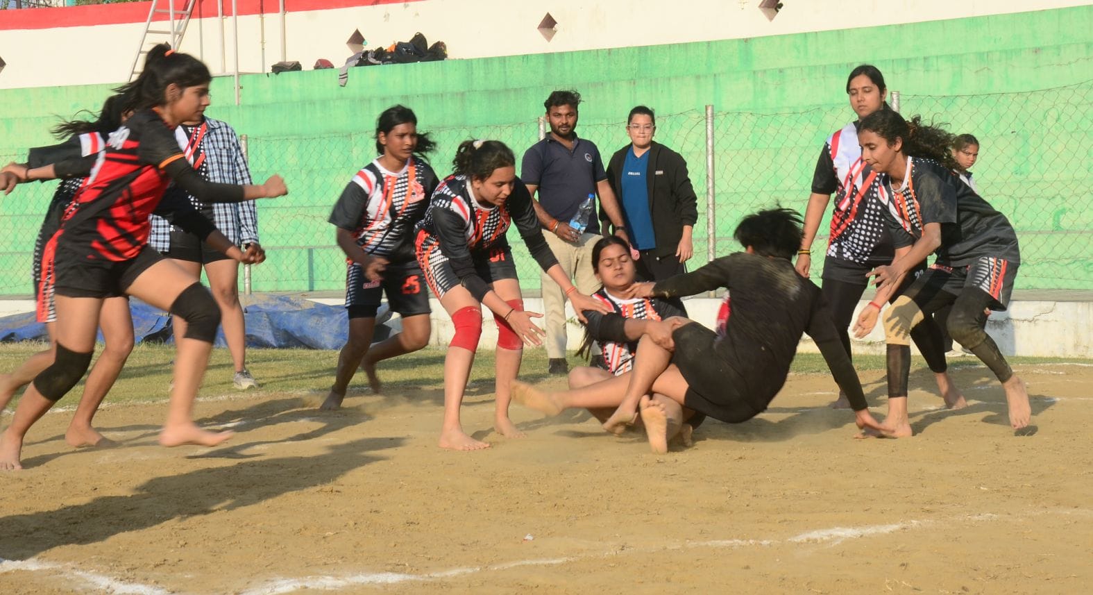 प्रतियोगिताओं में हिस्सा लेते प्रतिभागी। प्रतियोगिताओं में हिस्सा लेते प्रतिभागी।
