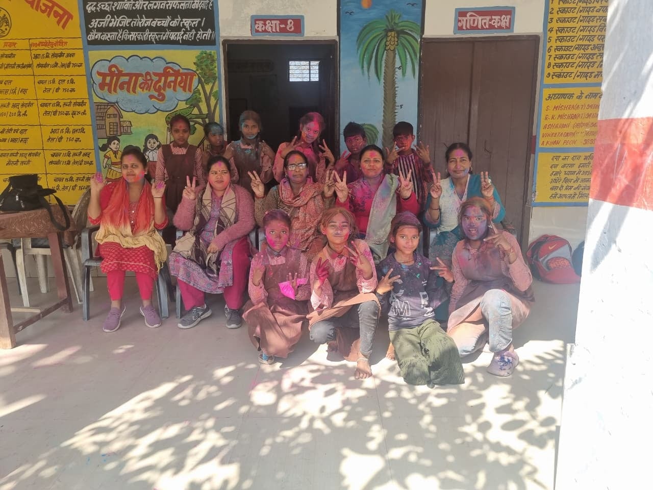 शहर के लिटिल एजेंल स्कूल में होली खेलते छात्र स्रोत : शिक्षक शहर के लिटिल एजेंल स्कूल में होली खेलते छात्र स्रोत : शिक्षक